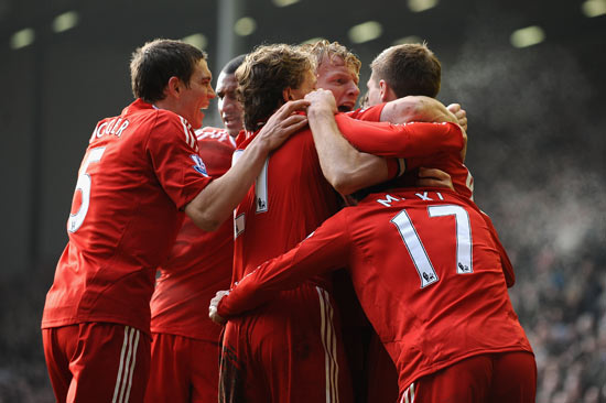 国脚助攻完成制胜球，球迷沸腾（国脚妙传造就制胜一球，球迷沸腾）