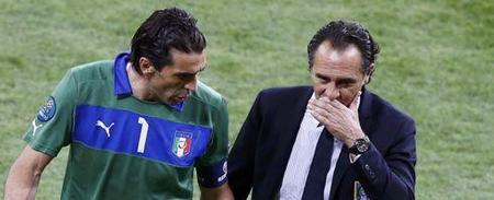 文胖：在雄鹿裁掉利拉德后，字母哥对雄鹿感到非常失望（文胖称：利拉德被雄鹿裁掉后，字母哥对球队极度失望）