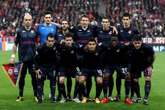 海港举办赛季总结会，王燊超乘直升机带冠军奖杯入场（海港举行赛季总结会，王燊超乘直升机捧杯亮相）