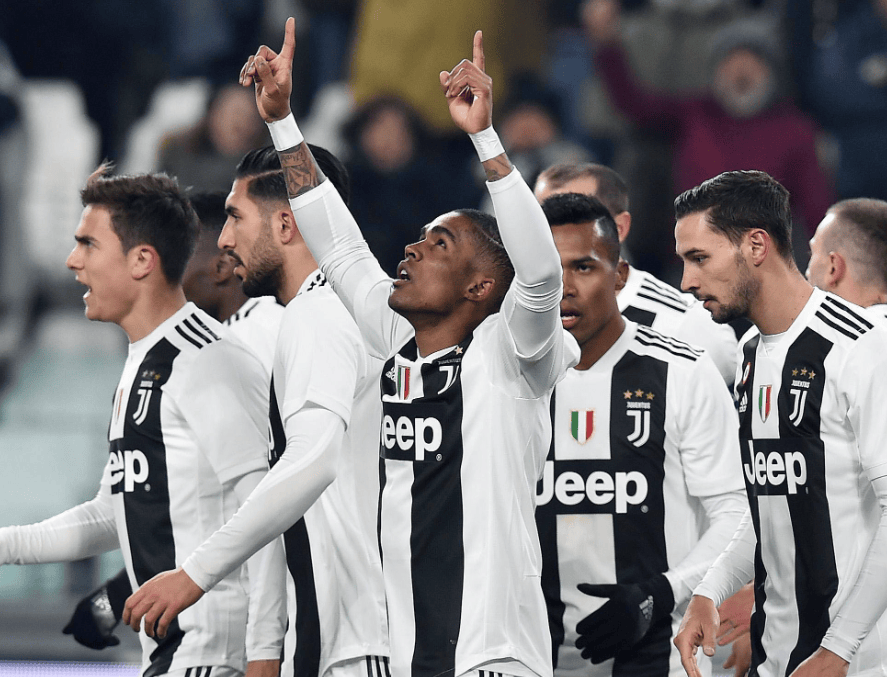 超越老穆勒！凯恩成为德甲历史上最快达成十次帽子戏法的球员（凯恩破老穆勒纪录，成德甲最快达成10次帽子戏法者）