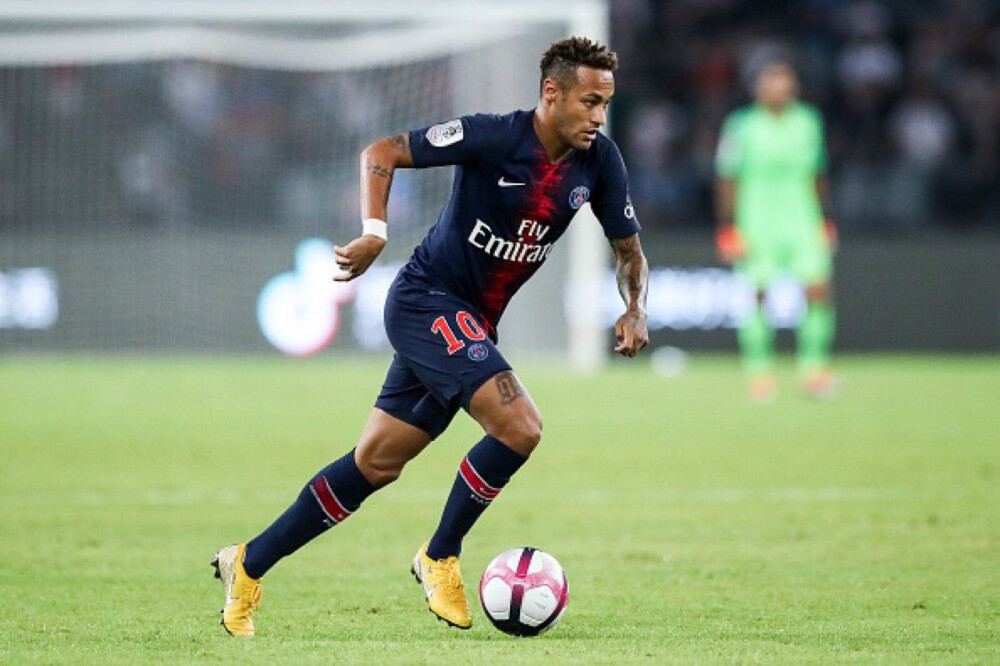 再战发展联盟！赛前杨瀚森与队友一同观看录像（备战发展联盟！杨瀚森赛前与队友一起研究录像）